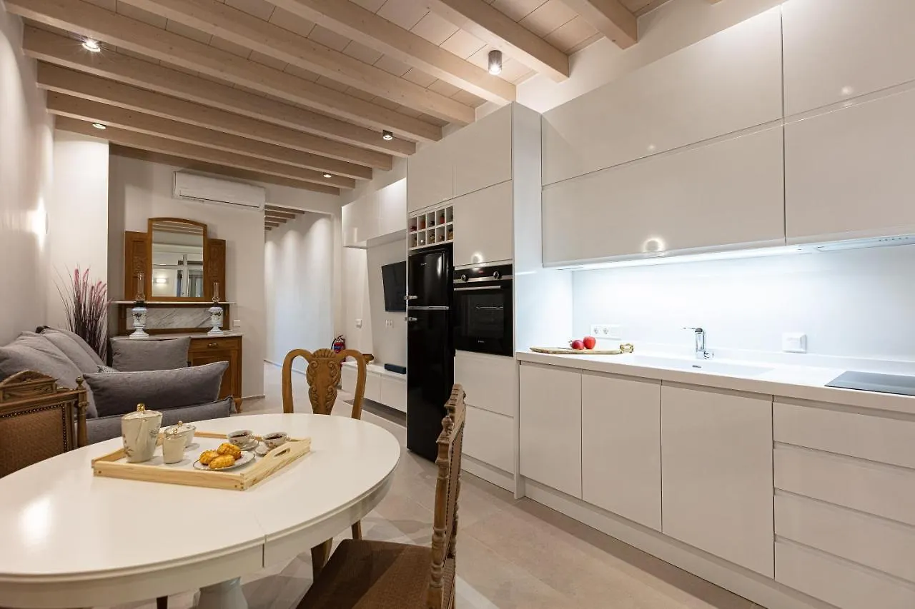 V77 Seafront Suites Rethymno